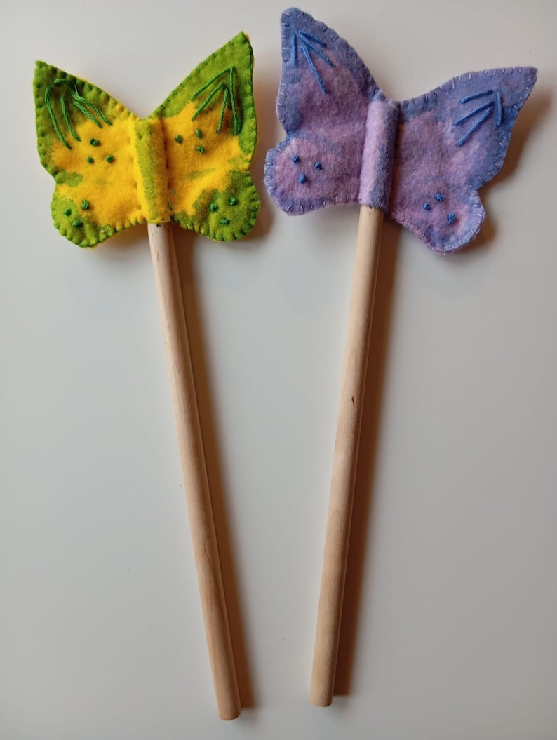 Waldorf-toverstaf voor kinderen sprookjesachtige houten stok gepersonaliseerd met naamstokje voor bloemenmeisje prinses feestbedankje satijnen linten grillig afbeelding 11