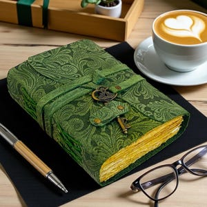 Handmade Leather Travel Journal Writing and Drawing Notebook-Sketchbook-Vintage Deckle Edge Paper Handbound Journal For Gift Christmas Gifts