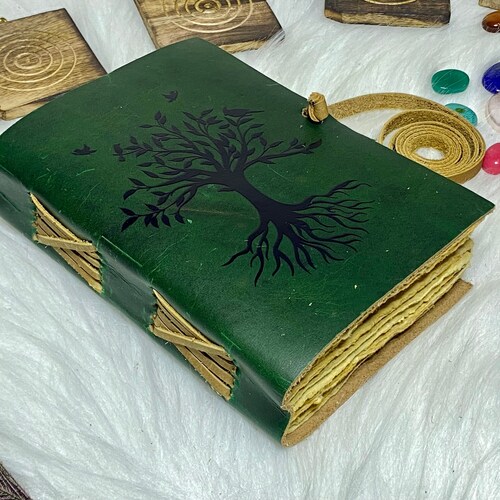 Carnet de notes en cuir Arbre de vie : grimoire vintage fait main