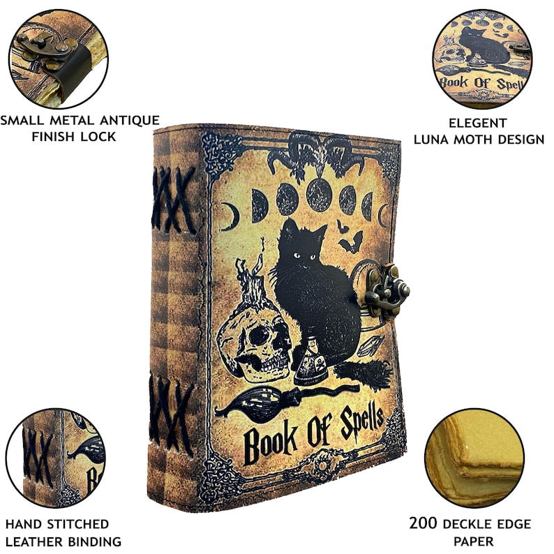 Puede incluir: Un diario encuadernado en cuero de estilo vintage con un dise&ntilde;o de gato negro, calavera y fases lunares. La portada dice "Book of Spells". Tiene una peque&ntilde;a cerradura de acabado antiguo de metal y encuadernaci&oacute;n de cuero cosida a mano. El papel es de 200 g/m&sup2; y tiene un borde sin cortar.