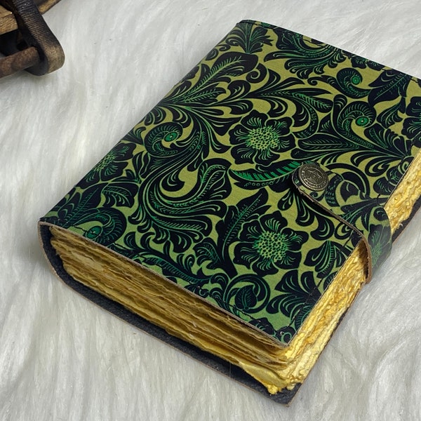 Journal en cuir avec fleurs de jardin vertes, carnet de sorts, journal fait main grimoire en cuir vintage, journal indésirable, cadeaux pour hommes et femmes