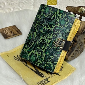 Diario de cuero hecho a mano: Libro de las Sombras personalizado, diseño de flores de jardín