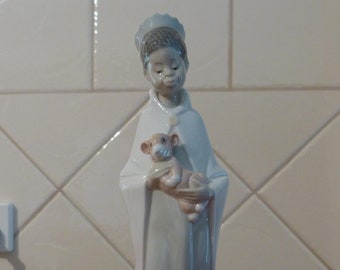 Lladro 4675 Baltasar King Holding Pink Teddy Bear Figura