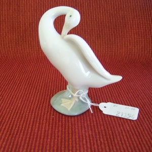 Lladro Preening Goose figurine Hand Made in Spain