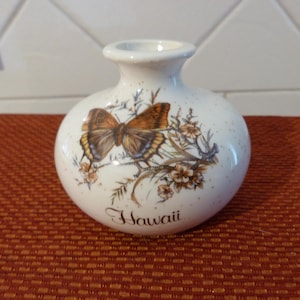 Vintage Treasure Craft Hawaii USA Souvenir Butterfly Bud Vase