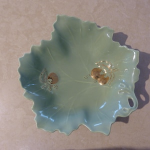 Vintage Crown Devon Green leaf Dish - Made in England
