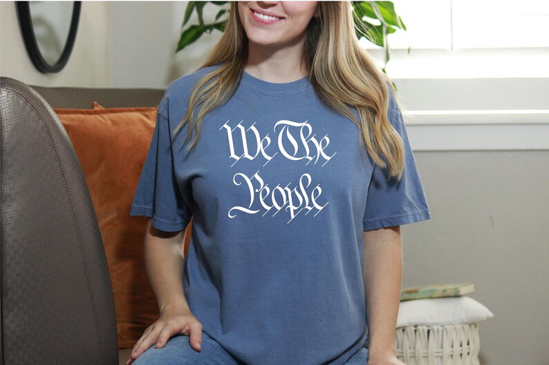 Comfort Colors® Soft and cozy shirts. The We The People Shirt, is such a cute shirt for Good Days and great to wear all fall long!
Our comfortable, aesthetic, and allrounder "We The People - Unisex Comfort Colors®  T- Shirt" is the perfect companion for any situation!