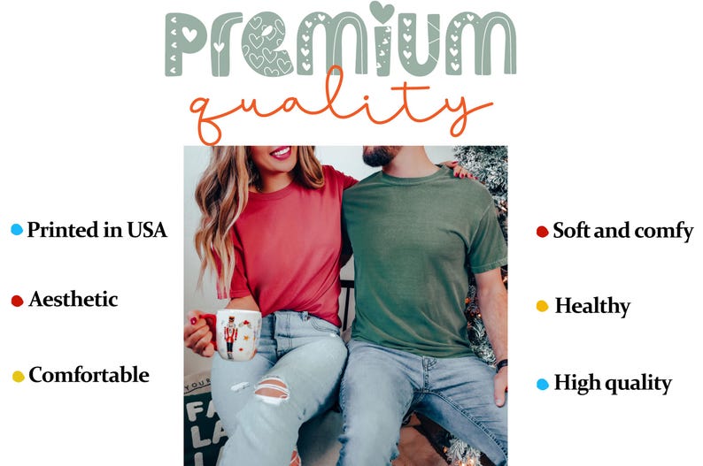 K&ouml;nnte beinhalten: Ein Paar tr&auml;gt rote und gr&uuml;ne T-Shirts. Das Bild enth&auml;lt den Text "Premium quality" und Aufz&auml;hlungszeichen mit den Worten "Printed in USA", "Aesthetic", "Comfortable", "Soft and comfy", "Healthy" und "High quality".