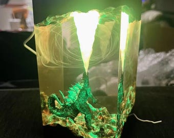 Godzilla Diorama Kunstharzlampe: Kaiju Feueratem LED Tischlampe