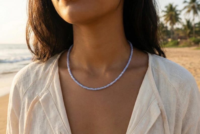 Pastell Lila Perlen Halskette, kleine rocailles Perlen Halskette, handgemachter minimalistischer Schmuck Bild 2