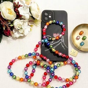 Chaîne de téléphone, dragonne de téléphone avec perles acryliques, longue chaîne de téléphone faite main aux couleurs de l'arc-en-ciel pour les amoureux des couleurs.