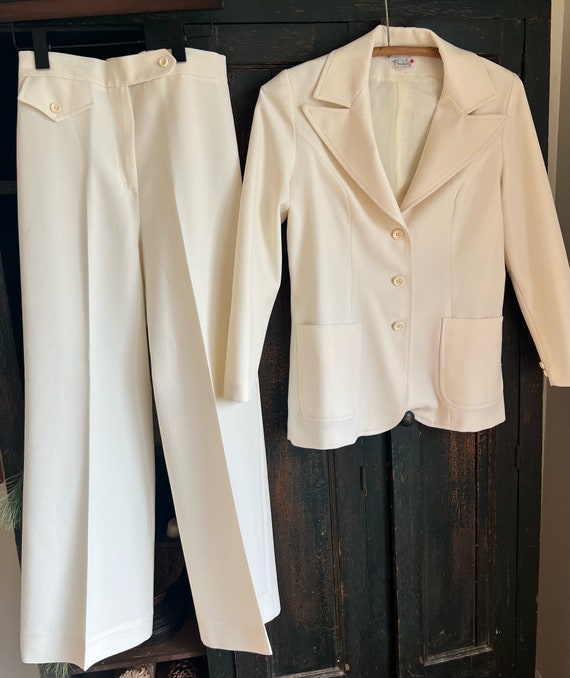 Vintage White Personal Suit by Leslie Fay