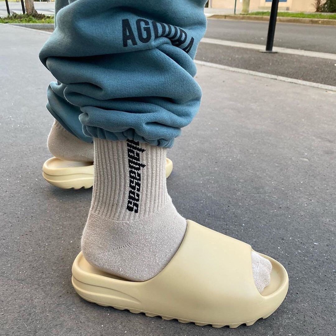 Wow Boy Merch - YEEZY SLIDE (SUPREME ELMO) ➡️ FOR WOMEN