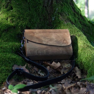 Pochette in legno minimalista / Borsa a mano di lusso in legno / Accessorio in legno / byWoodingArt