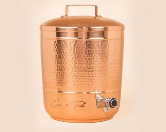 Pot distributeur d'eau en cuivre martelé personnalisé avec bouton en laiton, rangement et service de l'eau pot d'eau vintage et bienfaits pour la santé ayurvédique