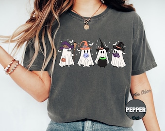 Camiseta de Halloween com cores confortáveis e fantasma de bruxa, camiseta fofa de fantasma de Halloween, roupa de outono com abóbora, camiseta da estação assustadora, presentes de roupas de bruxa