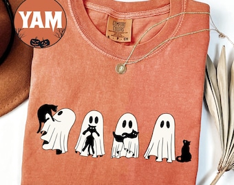 Camiseta Comfort Colors® Ghost Holding Black Cat, camiseta de Halloween com gato fantasma, presente de Halloween para donos de gatos, roupa engraçada de Halloween, camiseta fofa de gato