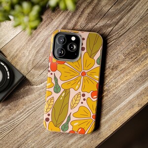 Hippie Retro Flowers Tough iPhone Case, Boho Floral Earthy Leaves Phone Cover, Cute Daisy Sixties Seventies Style Groovy Phonecase