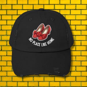 Gorra de béisbol No hay lugar como el hogar, gorra de algodón desgastada inspirada en el Mago de Oz con zapatillas de rubí, gorra unisex, regalo para fanáticos de Oz, regalo para ella