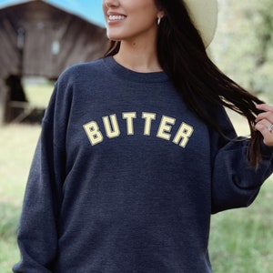 Butter Collegiate Crewneck Sweatshirt, lustiges südliches Shirt, Unisex Country Pullover, Butter Liebhaber Geschenk, Geschenk für Baker Cake Maker