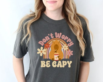 Capybara Don't Worry Be Capy Comfort Colors Tee, niedliches Damen Regenbogen Retro Groovy T-Shirt, Capybara-Liebhaber-Geschenk, Tierliebhaber-Geschenk für Sie