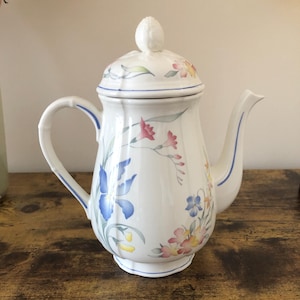 A Gorgeous Villeroy & Boch Riviera Tall Coffeepot -Vitro Porcelain