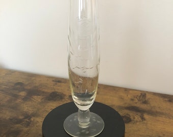 ヴィンテージのエッチングガラスの脚付き花瓶 - Etsy 日本