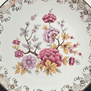 Mitterteich Vintage Floral Bouquet Rimmed in Elaborate Gold Gilt - 7 3/4&quot; Decorative Dinner Plate - 1960s - Bavaria, Germany