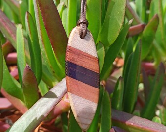 Wooden Surf Keychain - Wood and resin surfboard keychain for Key Holding, Great Gift for Sea Enthusiasts, made of reclaimed wood, stripped