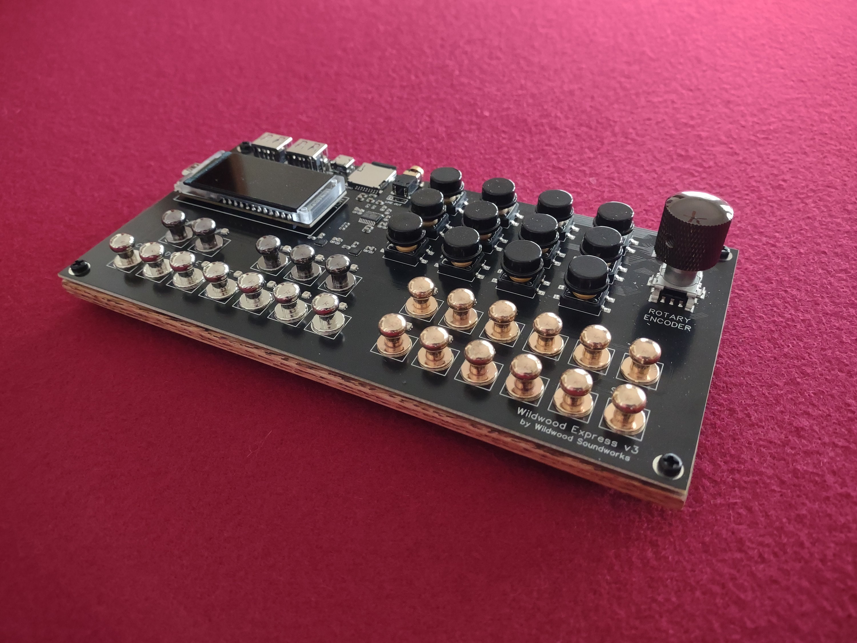 Wildwood Express - Sampler, Sequencer and Synthesizer with 16 Channels, 128 Instruments, 56 Drum and Percussion Sounds