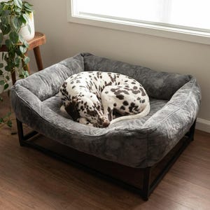 Luxury Elevated Dog Bed with Washable Faux Fur Cover – Raised Pet Bed, Calming Dog Bed, Modern Pet Furniture
