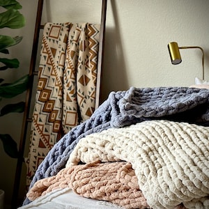 Chunky Knit Chenille Blanket: Jumbo Hand-Knit, Hypoallergenic Throw (70x50)