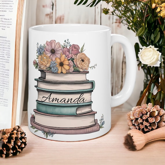 Personalisierte Buchtasse | Tasse für Buchliebhaber | Einzigartige Lesetasse | Geschenk für Leseratten | Tasse im Bücherregal-Design | Bücher als Geschenk