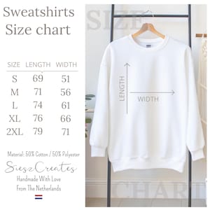 Zacht en comfortabel herfst sweatshirt met cozy design van koffie en pompoen. Perfect voor herfstliefhebbers, pumpkin spice fans en iedereen die houdt van knusse herfstoutfits. Ideaal als Halloween trui, casual herfstkleding of cadeau voor boekenliefhebbers en koffie drinkers tijdens het spooky season.