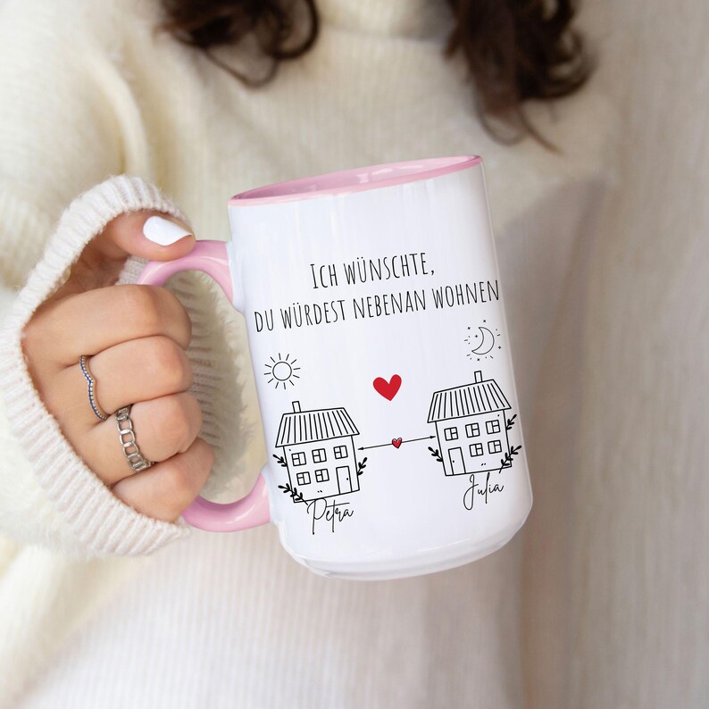 Breng je vriendschap op afstand dichterbij met deze 'I Wish You Lived Next Door' mok. Perfect als hartverwarmend cadeau voor hem of haar, gemaakt van hoogwaardig keramiek. Ideaal voor koffie- en theemomenten vol herinneringen!
