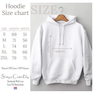 Zacht en comfortabel herfst sweatshirt met cozy design van koffie en pompoen. Perfect voor herfstliefhebbers, pumpkin spice fans en iedereen die houdt van knusse herfstoutfits. Ideaal als Halloween trui, casual herfstkleding of cadeau voor boekenliefhebbers en koffie drinkers tijdens het spooky season.