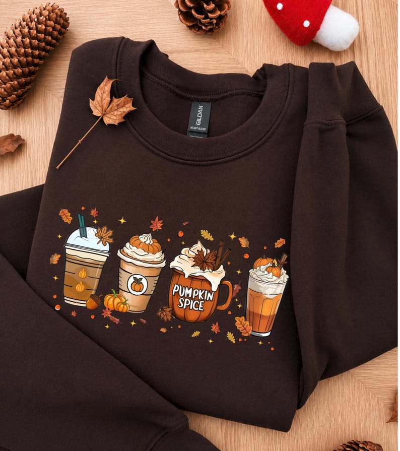 Zacht en comfortabel herfst sweatshirt met cozy design van koffie en pompoen. Perfect voor herfstliefhebbers, pumpkin spice fans en iedereen die houdt van knusse herfstoutfits. Ideaal als Halloween trui, casual herfstkleding of cadeau voor boekenliefhebbers en koffie drinkers tijdens het spooky season.