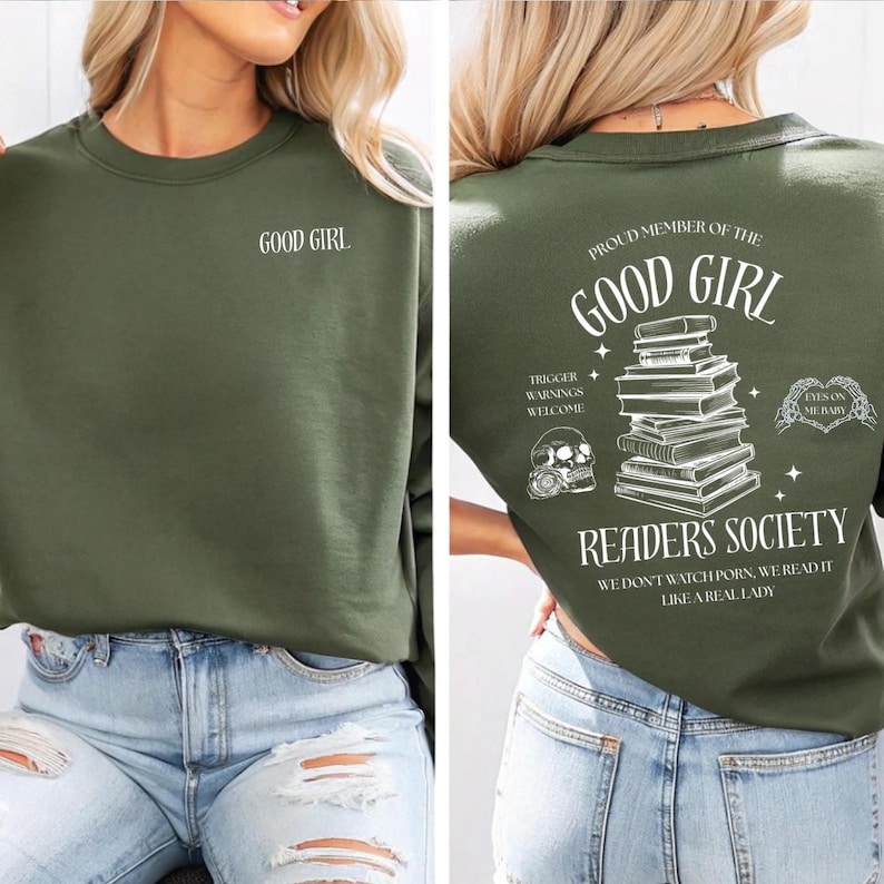 "Good Girl Society Readers" is hét t-shirt, sweatshirt of hoodie voor spicy book lovers en romance fans. Voor iedereen die smelt voor steamy scenes, morally grey book boyfriends en een goed verhaal. Zachte stof, comfy pasvorm en met liefde handgemaakt en bedrukt. Perfect voor BookTok queens & smut readers! 📚💖