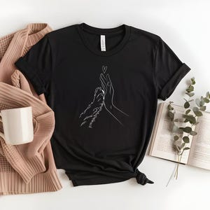Trendy unisex sweatshirt, T-shirt of hoodie met "high five"-design voor honden- en dierenliefhebbers. Perfect cadeau voor hondenmoeders, Moederdag of hondenbezitters. Verkrijgbaar in diverse kleuren en maten!