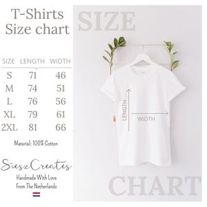 Zacht en comfortabel geborduurd ‘booklover’ sweatshirt, perfect voor iedereen die trots is op zijn of haar liefde voor boeken. Verkrijgbaar in meerdere maten en kleuren, met de optie om zelf de kleur van de borduurdraad te kiezen. Een tijdloos en stijlvol kledingstuk voor dagelijks gebruik en een ideaal cadeau voor echte boekenliefhebbers. 📚✨