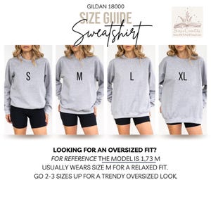 Zacht en comfortabel geborduurd ‘booklover’ sweatshirt, perfect voor iedereen die trots is op zijn of haar liefde voor boeken. Verkrijgbaar in meerdere maten en kleuren, met de optie om zelf de kleur van de borduurdraad te kiezen. Een tijdloos en stijlvol kledingstuk voor dagelijks gebruik en een ideaal cadeau voor echte boekenliefhebbers. 📚✨