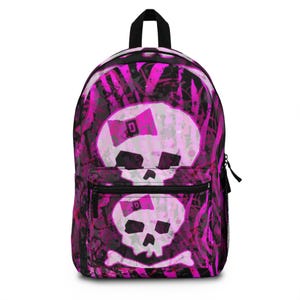 Może przedstawiać: Czarny plecak z różowo-czarnym wzorem kamuflażu. Plecak posiada dwie białe czaszki z różowymi kokardkami i wzorem skrzyżowanych kości. Plecak ma czarny uchwyt i zamek błyskawiczny.