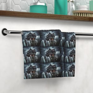 Serviette d&#39;Halloween fantômes et maison hantée