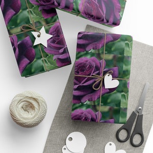 Carta da regalo con fiori di rose bordeaux
