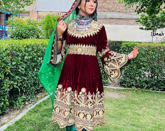 Luxuriöses afghanisches Samtkleid mit Charma Dori-Stickerei mit passender afghanischer Kleidung
