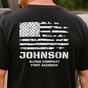 Kundenspezifisches Armee-Familien-Tag-Shirt | Armee Grundschulung | Personalisierter Soldatenname, Einheit & Basis | Wohlfühlfarben 1717