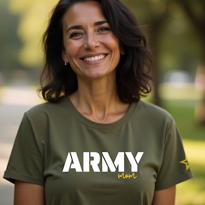 Personalisiertes Army Mom Shirt - Hohe Qualität - Passende Familie - Individuell Anpassbar - Unterstützen Sie Ihren Soldaten - Army Family Day Shirt