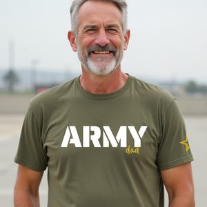 Camiseta personalizada para papá del ejército: alta calidad, a juego con la familia, personalizable, apoya a tu soldado. Camiseta del Día de la Familia del Ejército.