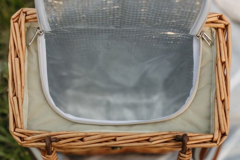 The waterproof and easy to clean liner makes this basket function as an insulated picnic basket cooler.