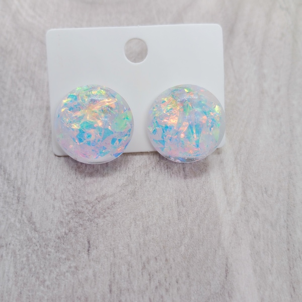 Iridescent Button Stud Resin Earrings. Kolczyki z zapięciem na guziki. Iridescent Earrings. Iridescent Resin Earrings. Holographic Earrings.